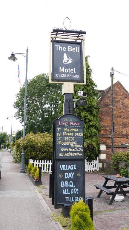 The Bell Motel Codicote Экстерьер фото